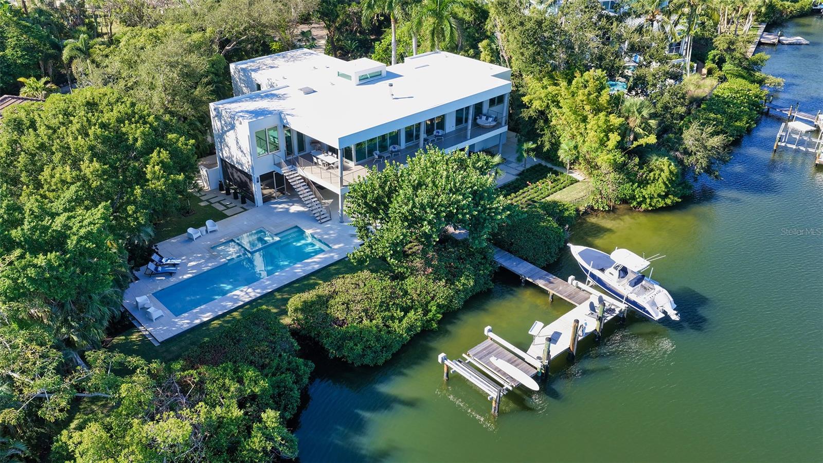 COCOANUT BAYOU - Residential