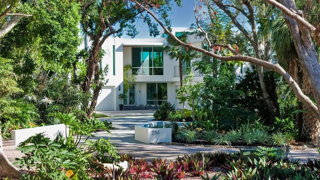 Photo of 251 Cedar Park Circle, Sarasota, FL 34242 (MLS # A4668871)