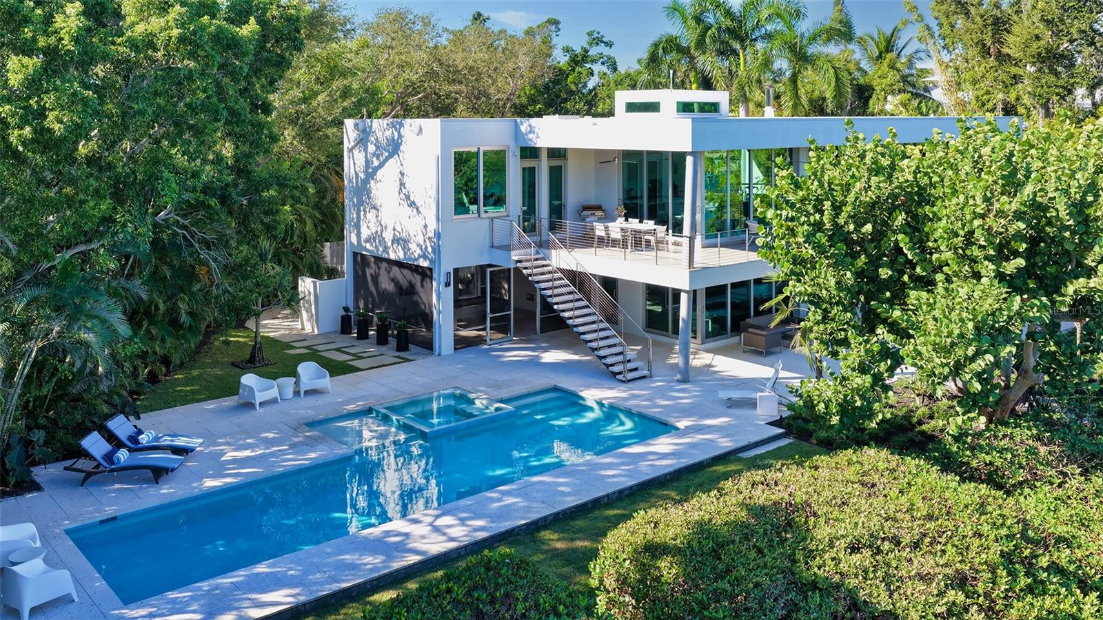 COCOANUT BAYOU - Residential