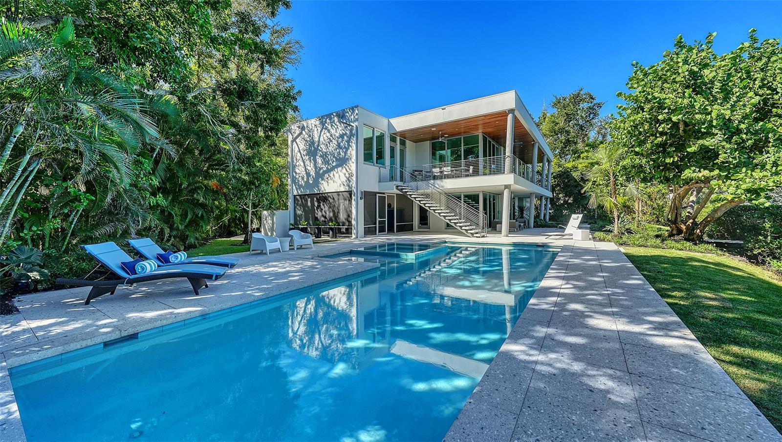 COCOANUT BAYOU - Residential