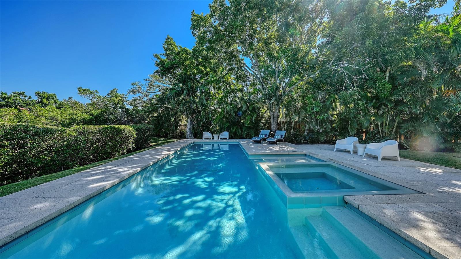 COCOANUT BAYOU - Residential