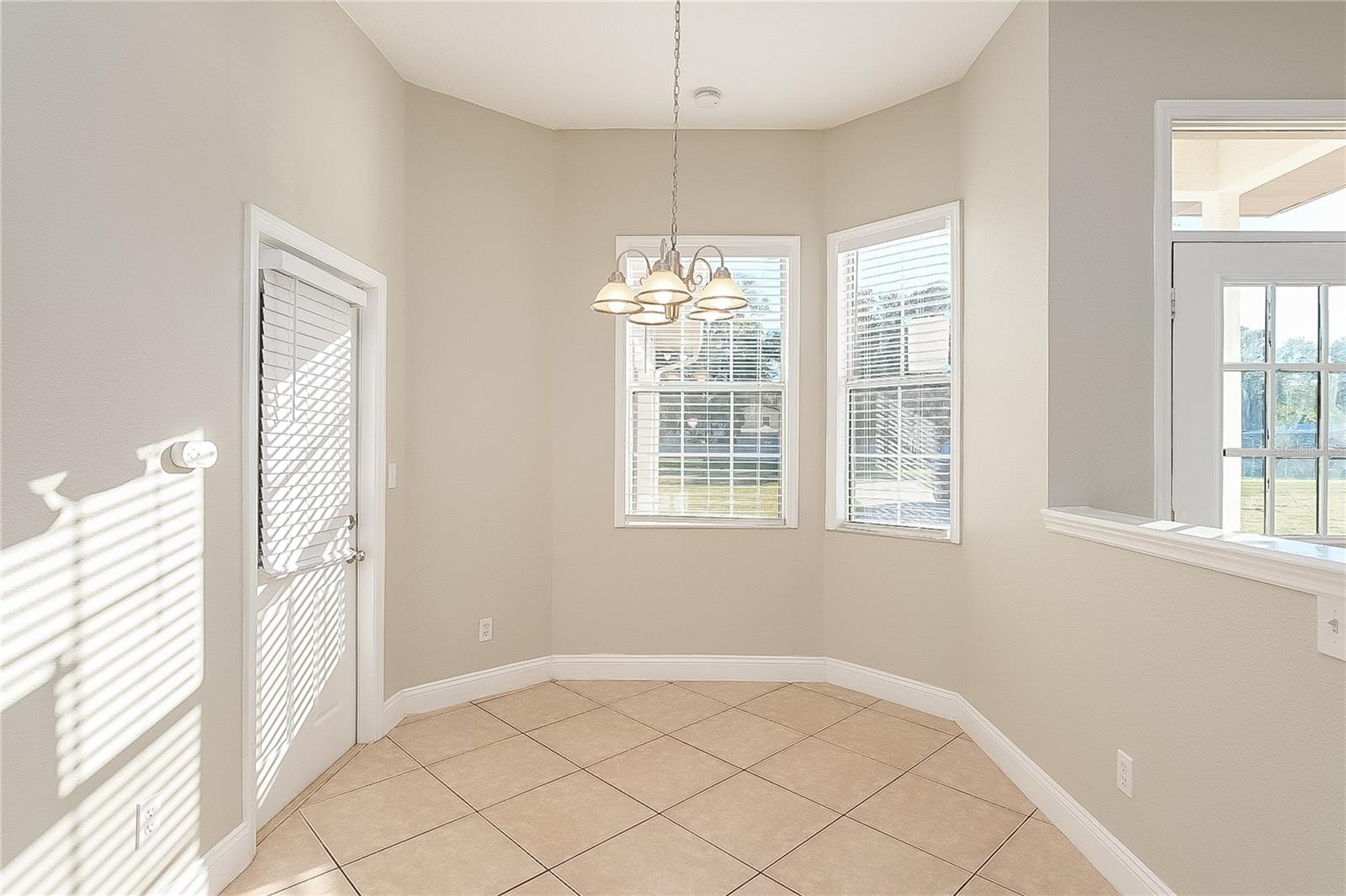 SEMINOLE LAKE ESTATES - Residential Lease