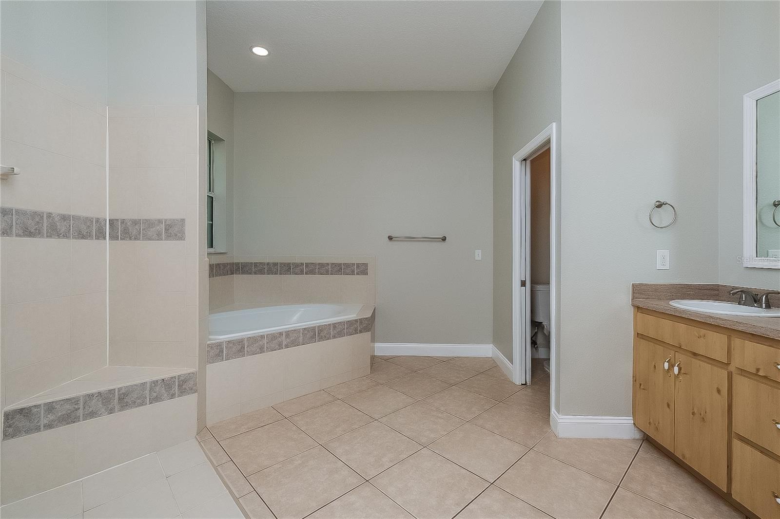 SEMINOLE LAKE ESTATES - Residential Lease