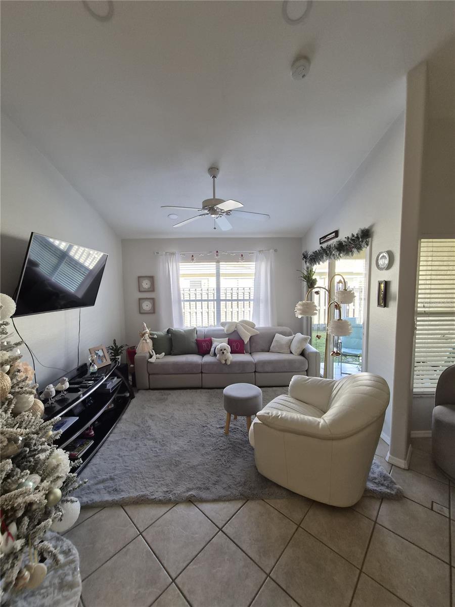 GREEN VALLEY ESTATES UNIT TWO - Residential Lease