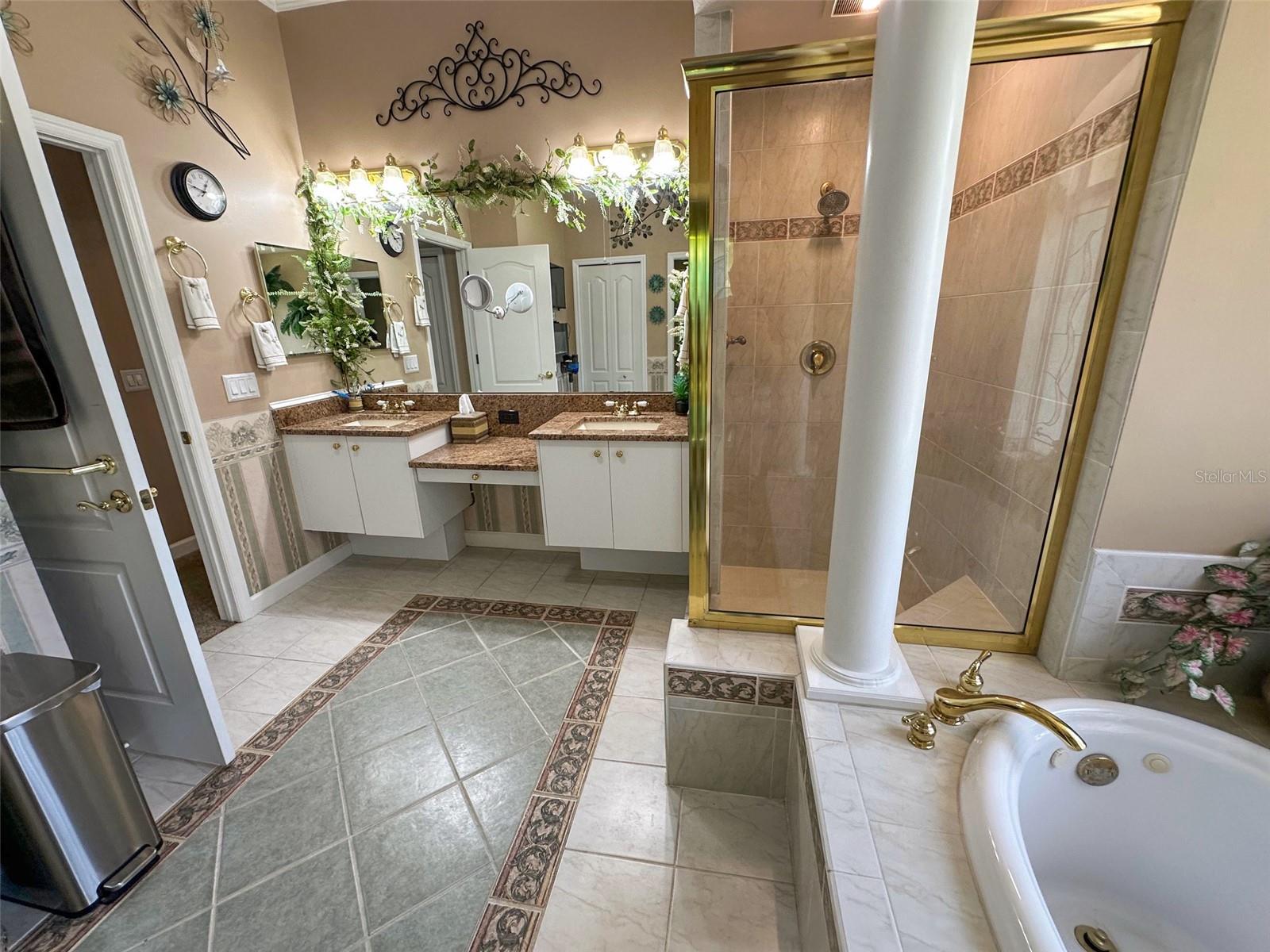 AUTUMN OAKS - Residential