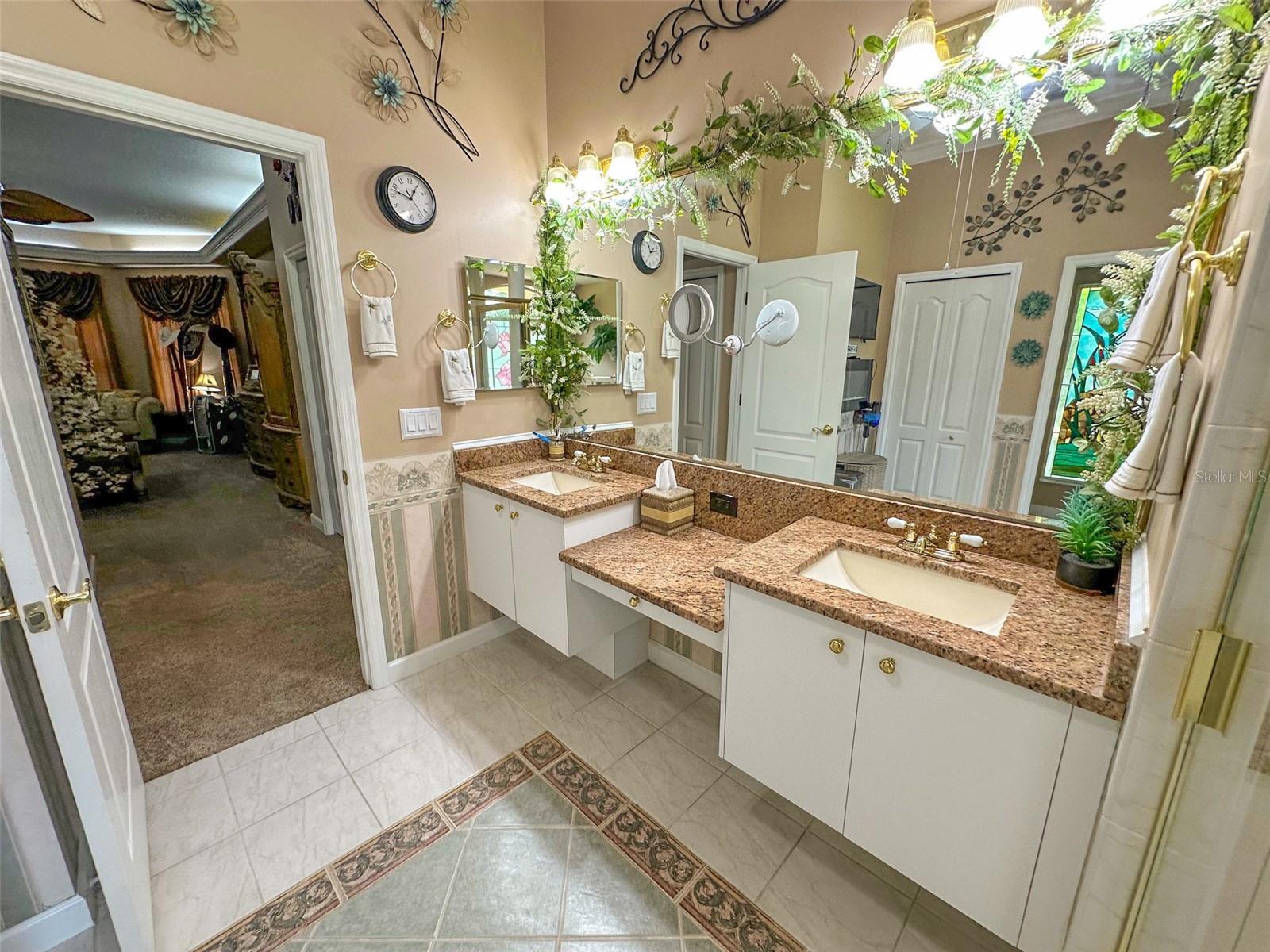 AUTUMN OAKS - Residential