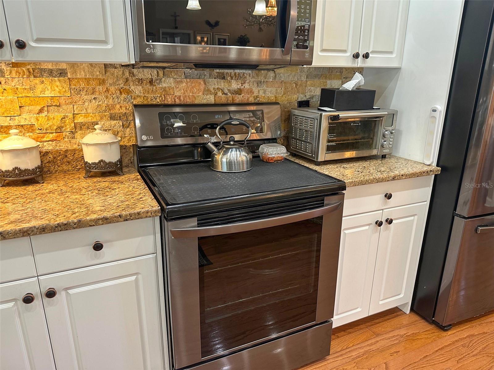 AUTUMN OAKS - Residential