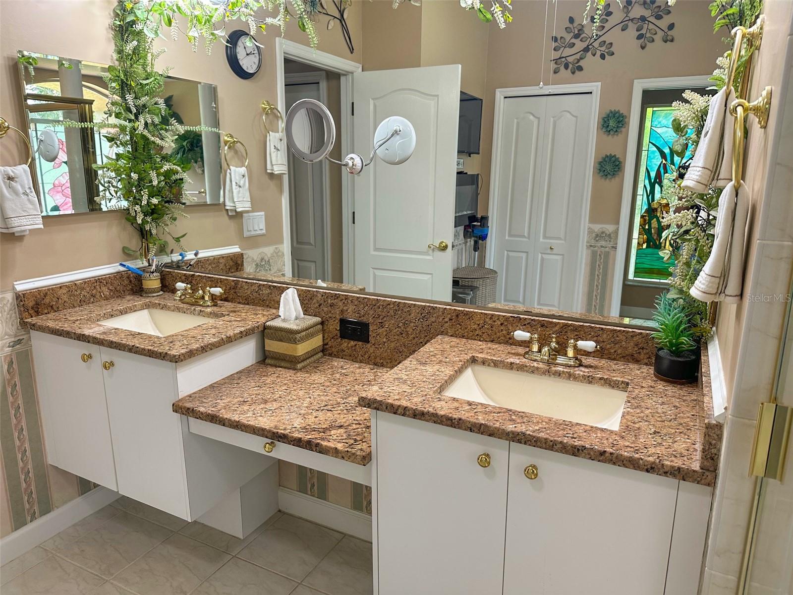 AUTUMN OAKS - Residential