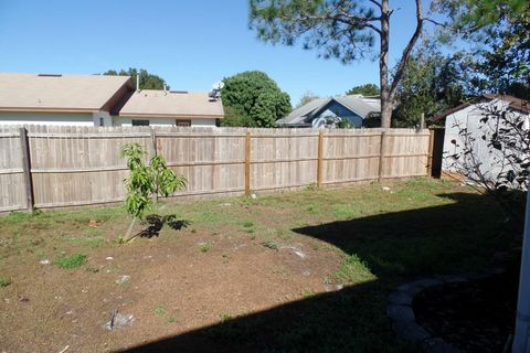 A home in WINTER HAVEN