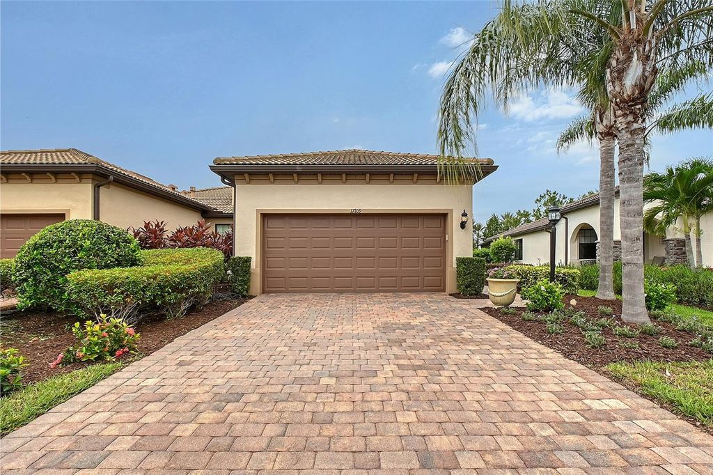 Photo of 17109 Kenton Terrace, Bradenton, FL 34202 (MLS # S5129870)