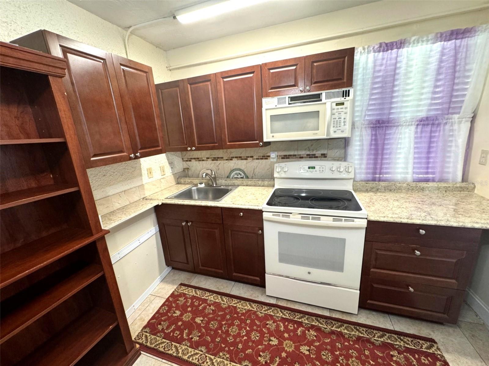 SPANISH ACRES - Residential