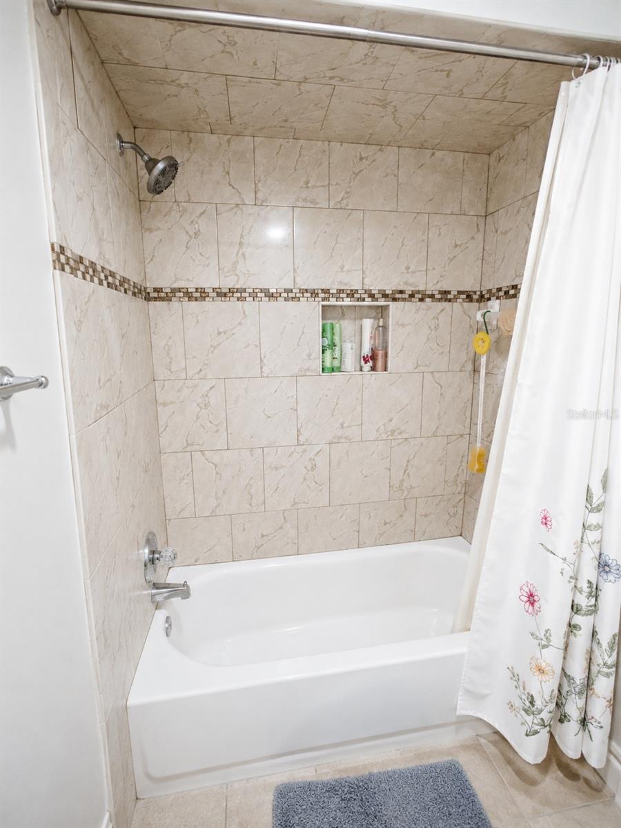 SPANISH ACRES - Residential