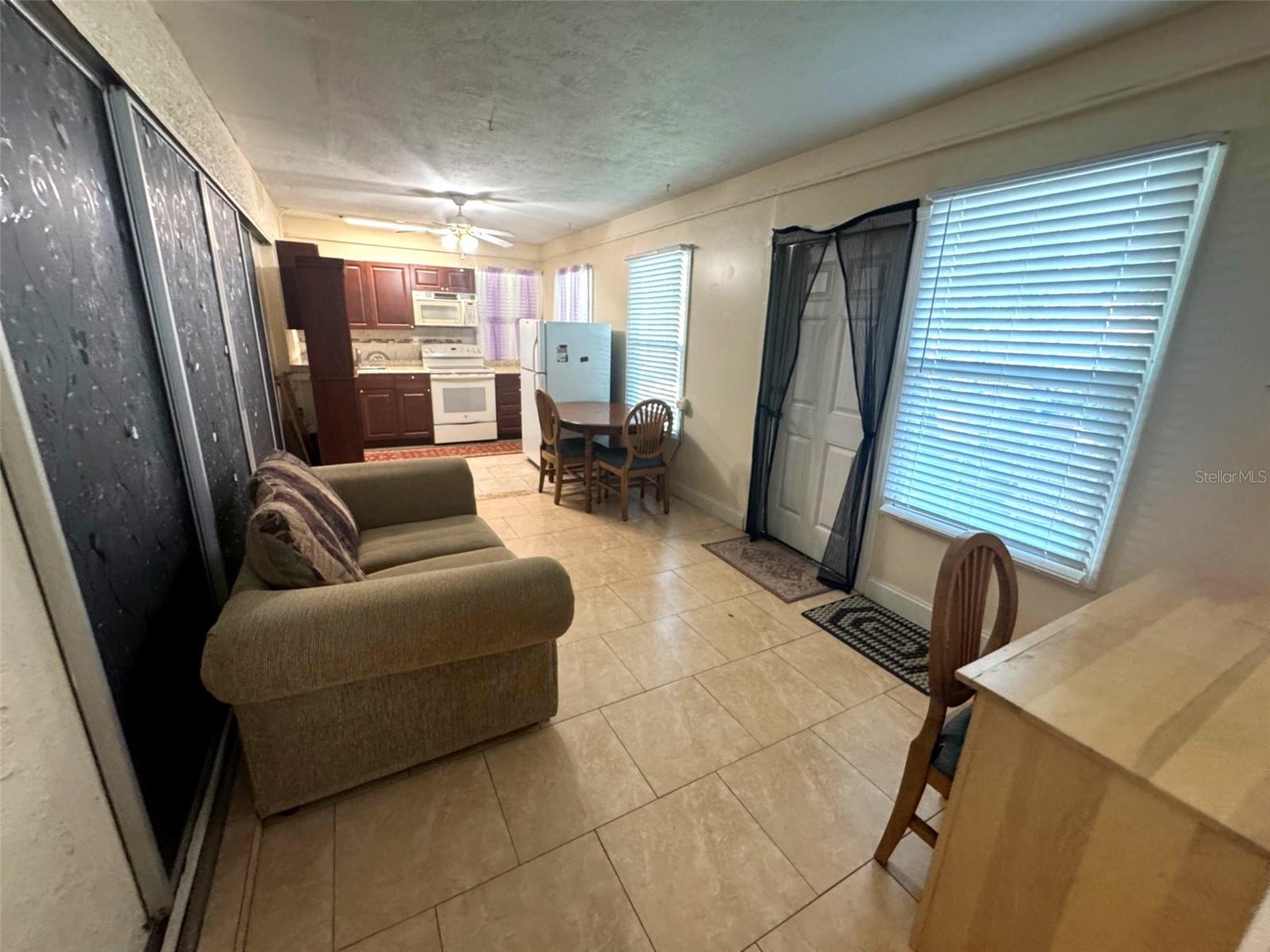 SPANISH ACRES - Residential