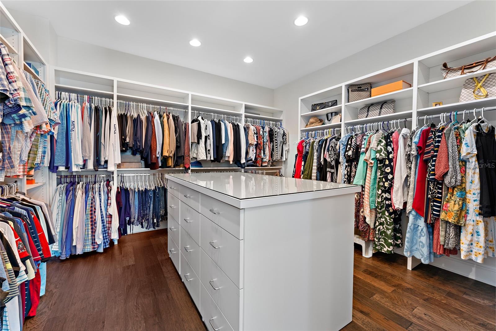 SUNSET PARK ISLES UNIT 5 - Residential