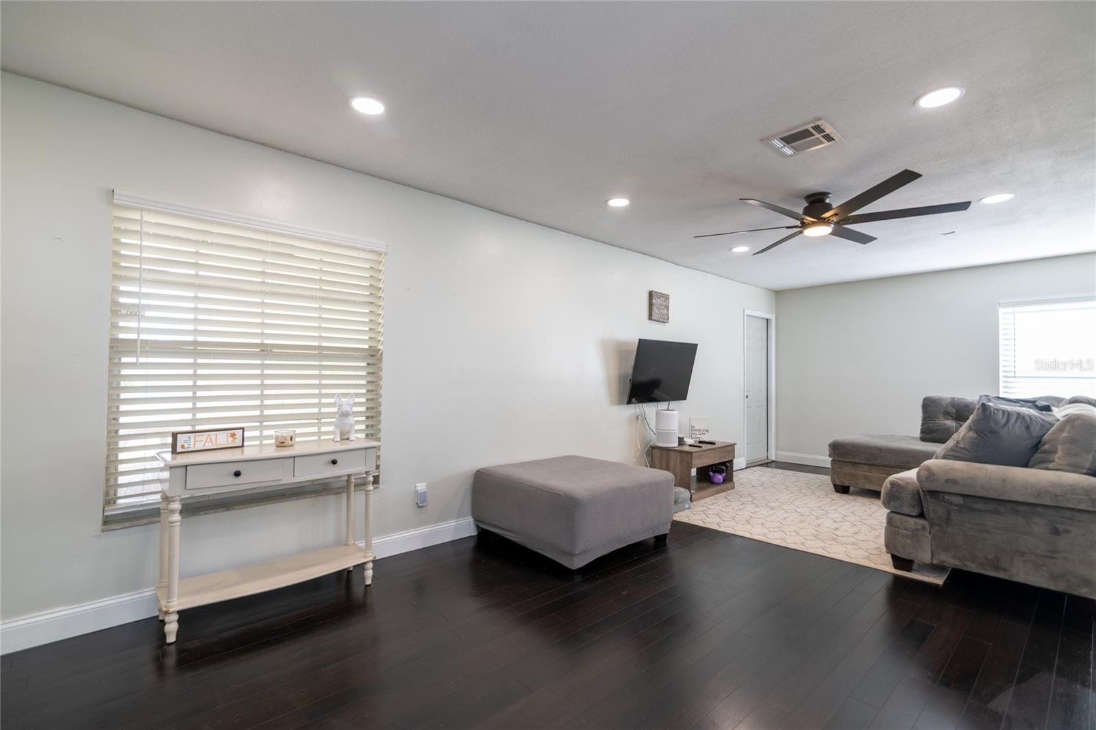 NORTH POINTE UNIT III - Residential