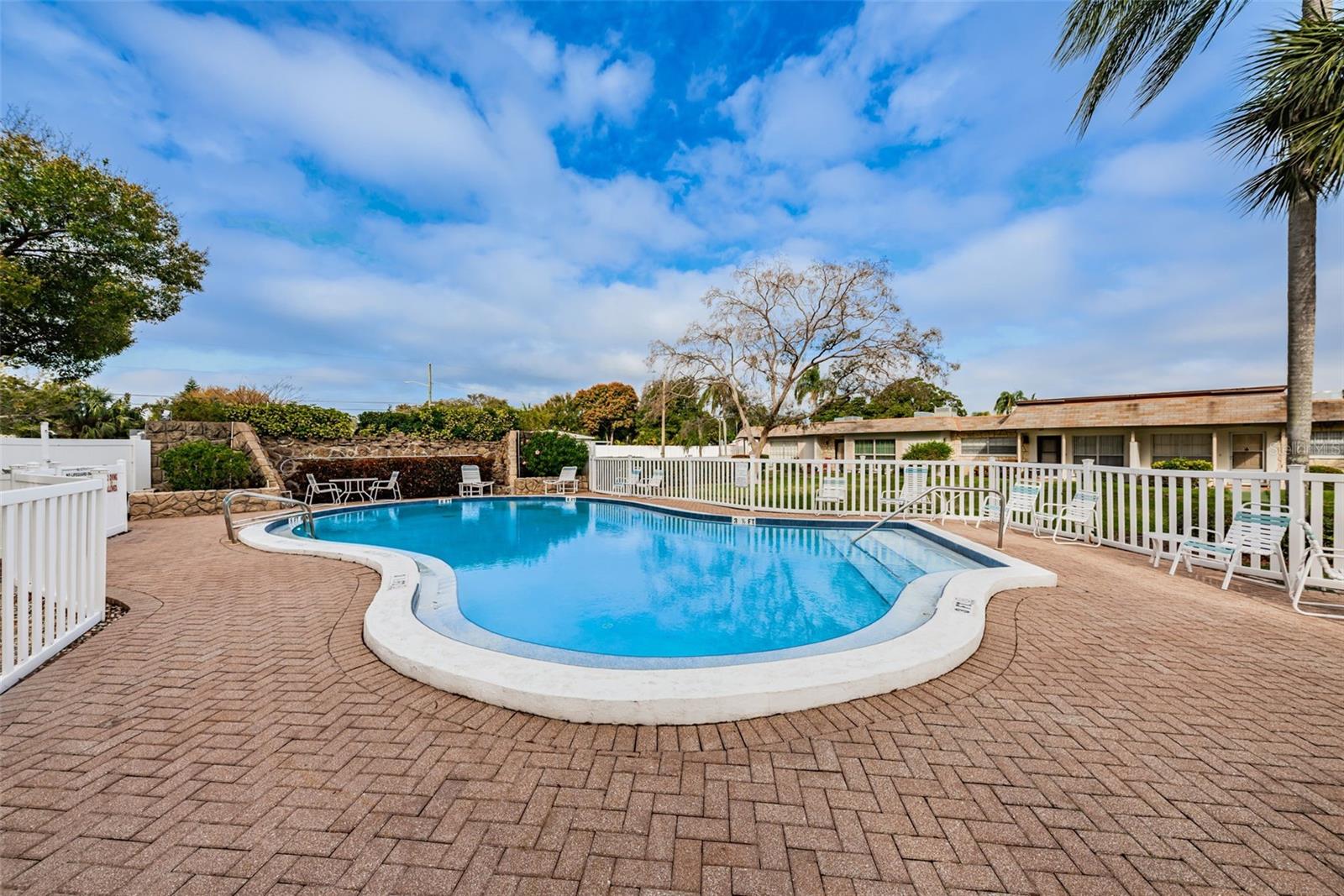 HARSHAW LAKE PARK CONDO - Residential