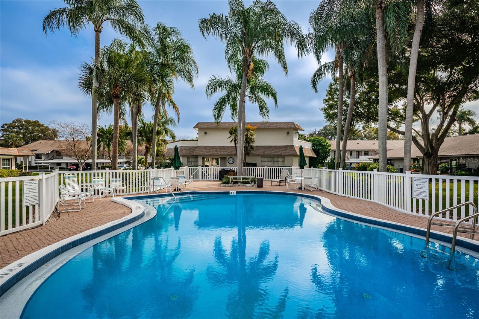 HARSHAW LAKE PARK CONDO - Residential