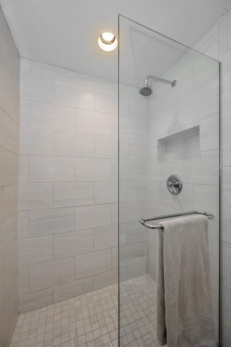 HARSHAW LAKE PARK CONDO - Residential