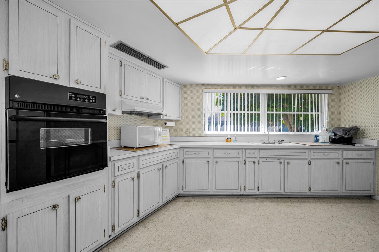 HARSHAW LAKE PARK CONDO - Residential