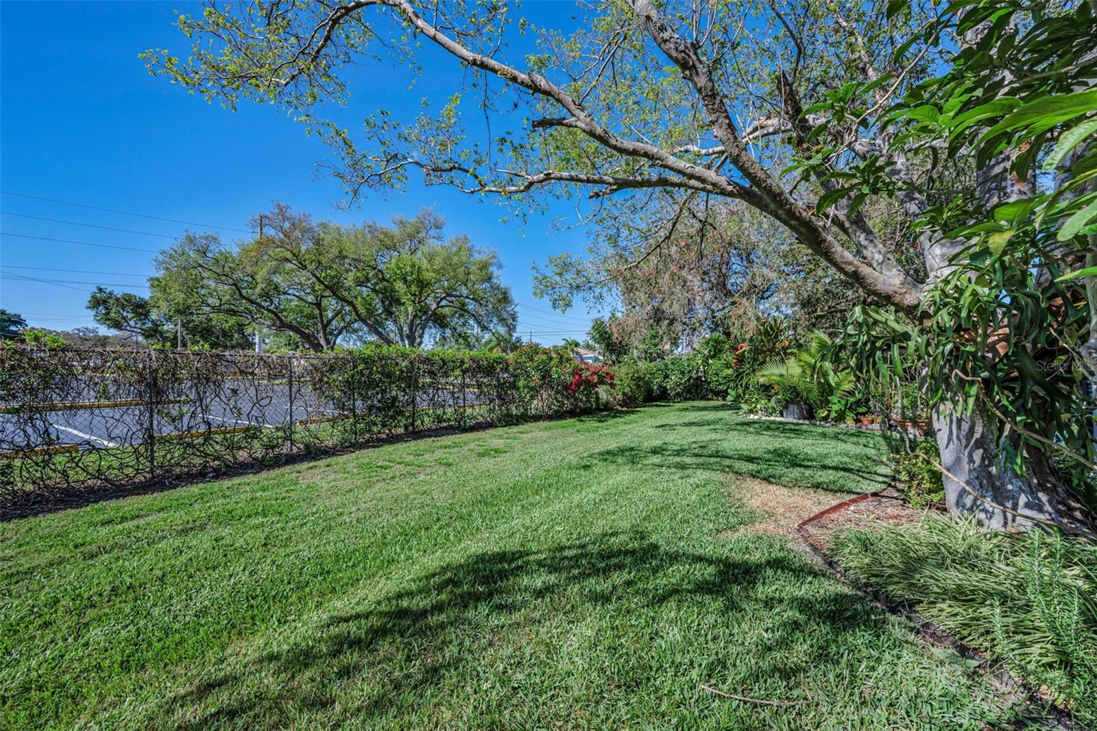 HARSHAW LAKE PARK CONDO - Residential