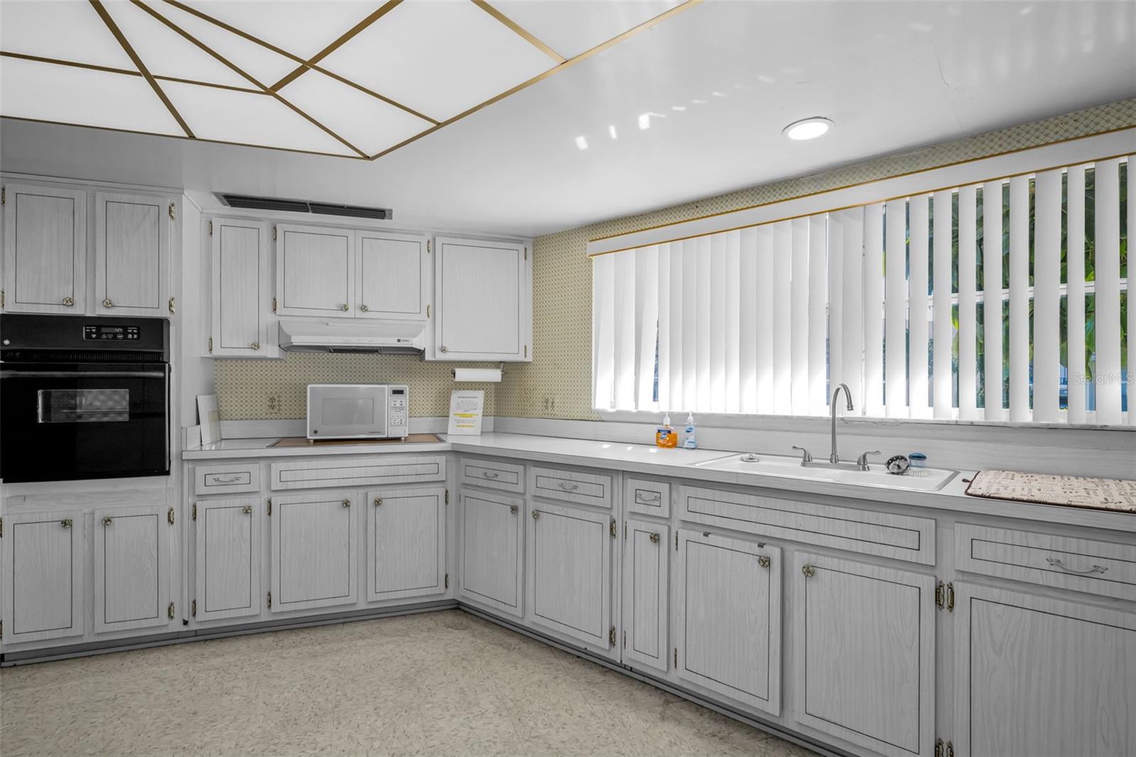 HARSHAW LAKE PARK CONDO - Residential