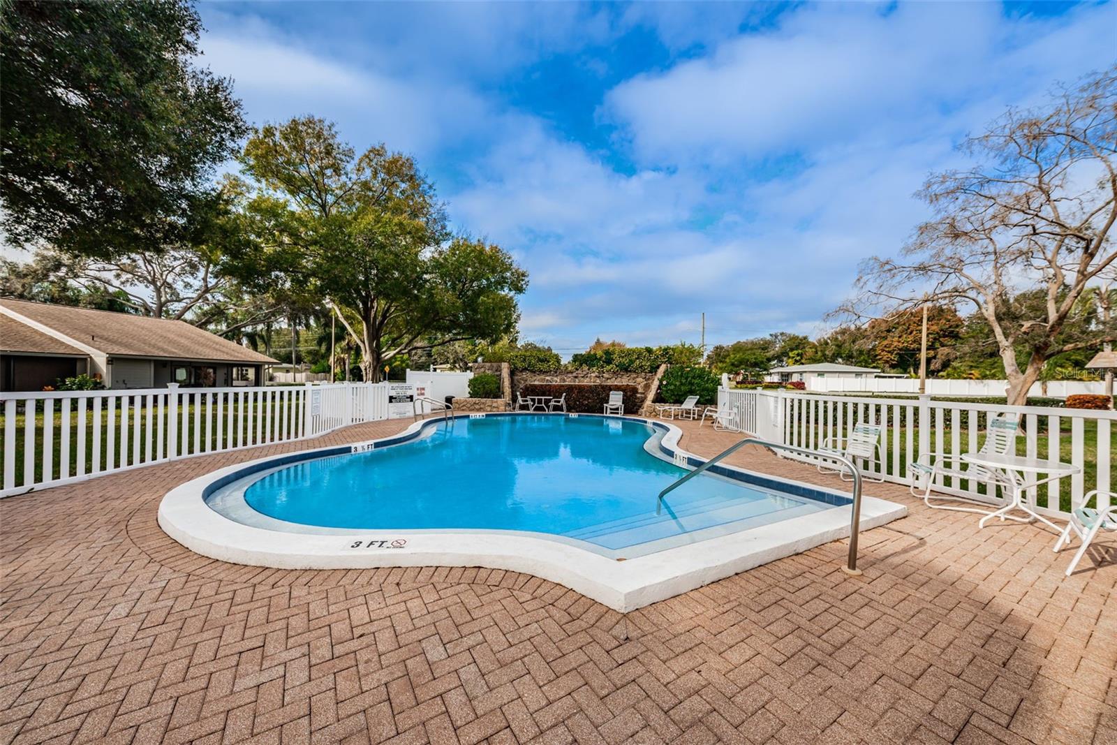 HARSHAW LAKE PARK CONDO - Residential