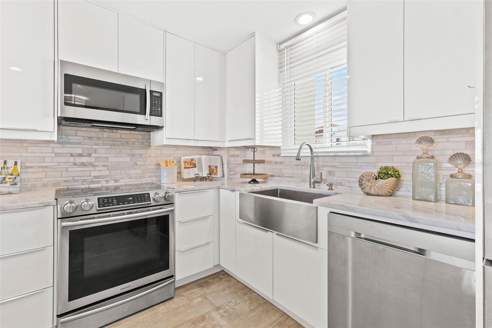 BRIGHTWATERS TOWER OF SNELL ISLE - Residential