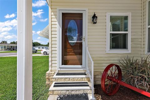 A home in TAVARES