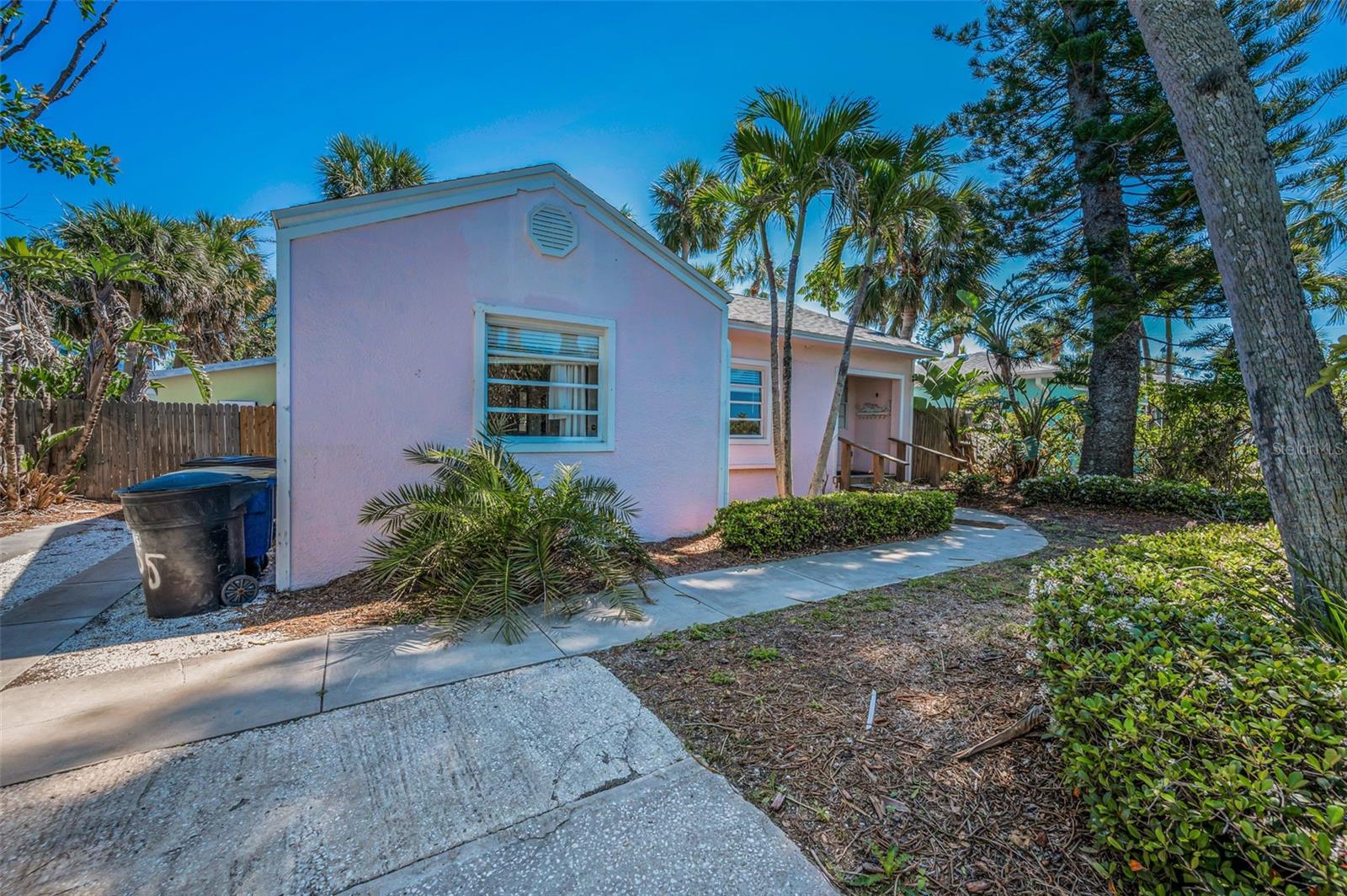 805 BRUCE AVENUE