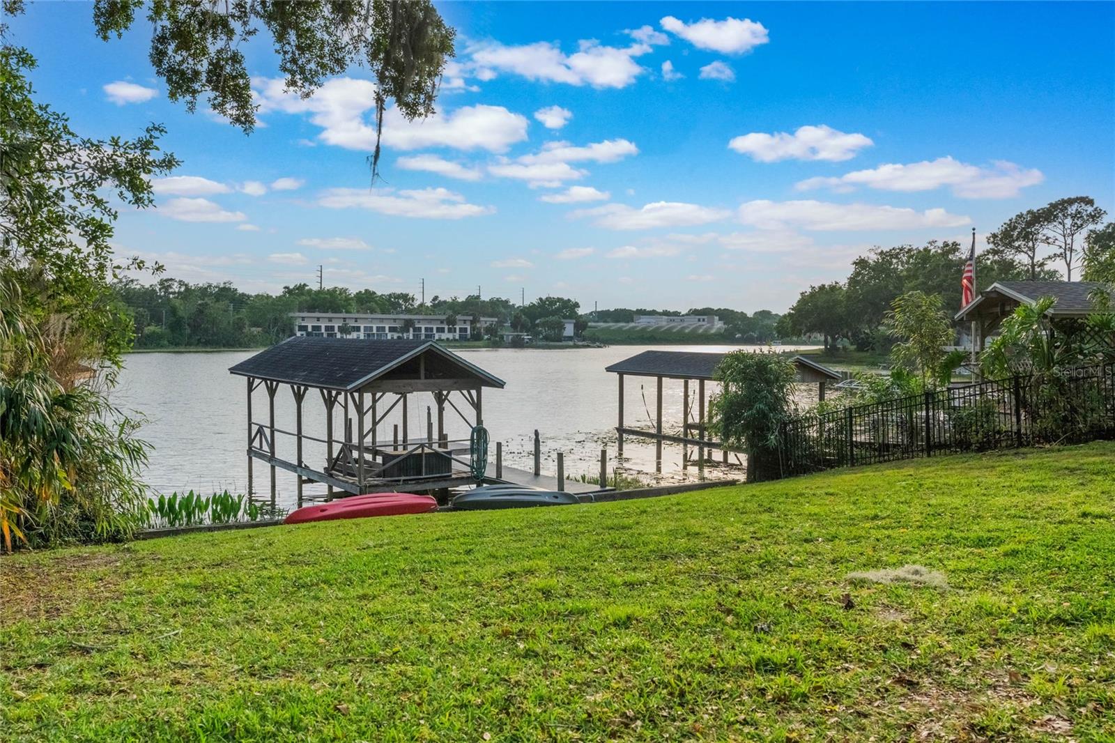 703 E LAKESHORE DRIVE