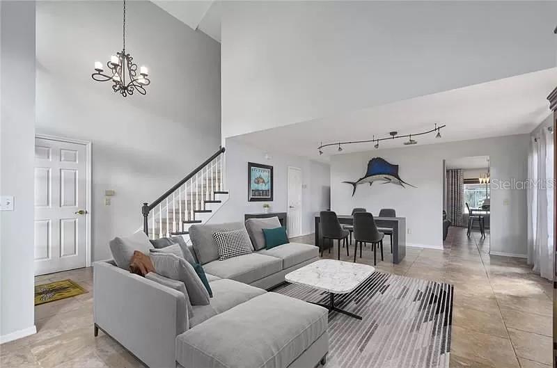 703 E LAKESHORE DRIVE