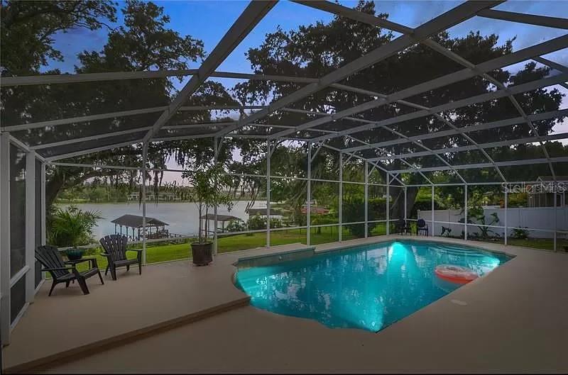 703 E LAKESHORE DRIVE