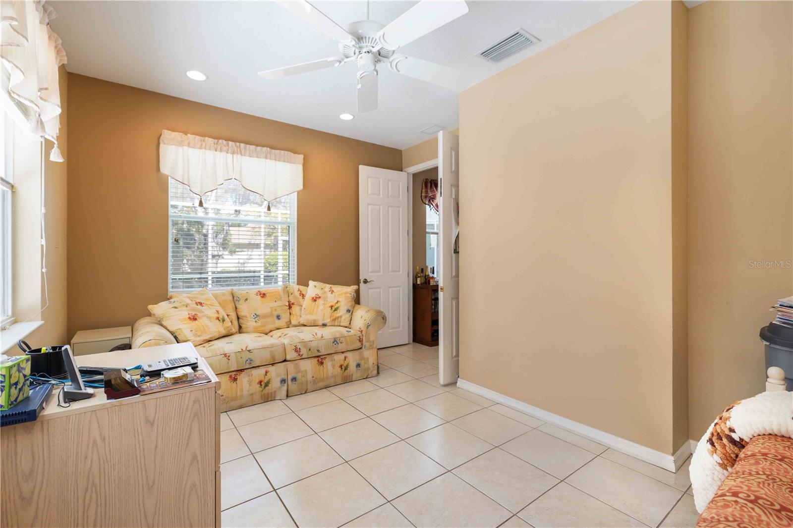 UNIVERSITY PLACE - Residential