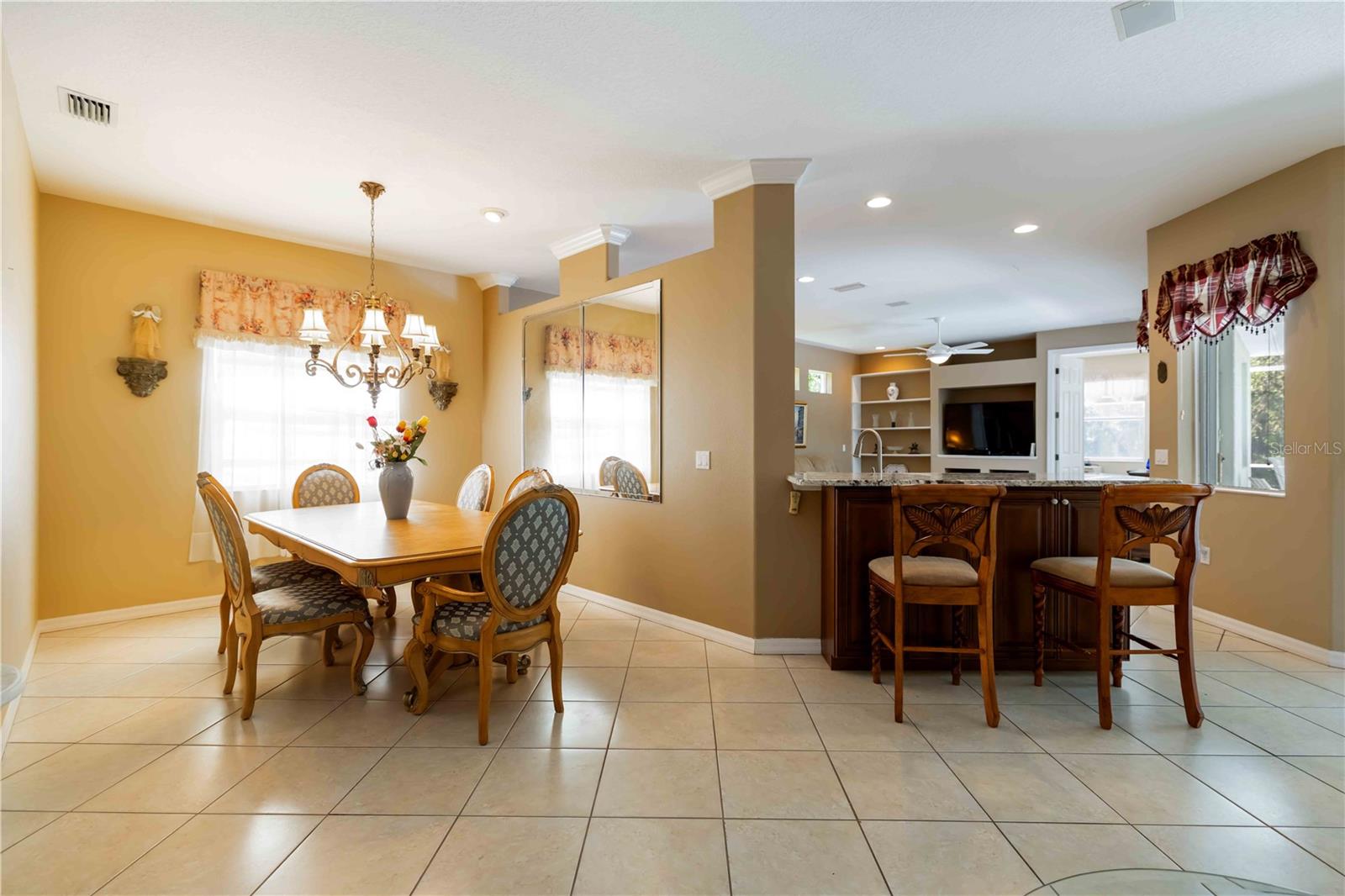 UNIVERSITY PLACE - Residential