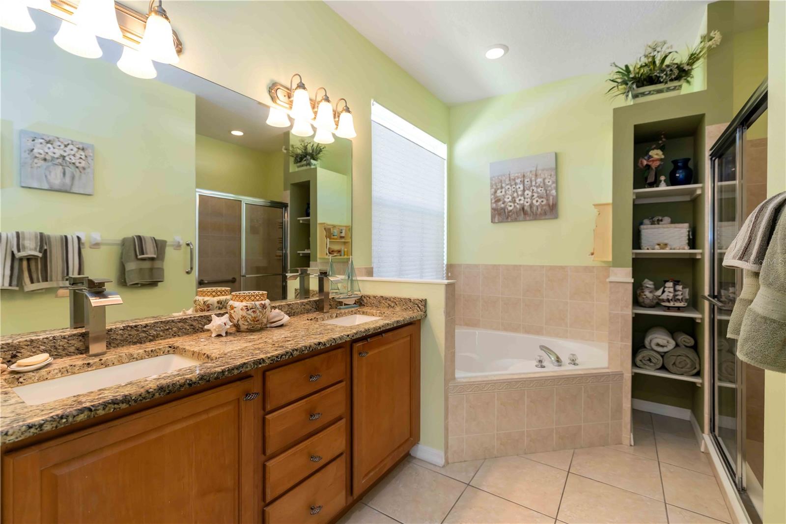 UNIVERSITY PLACE - Residential