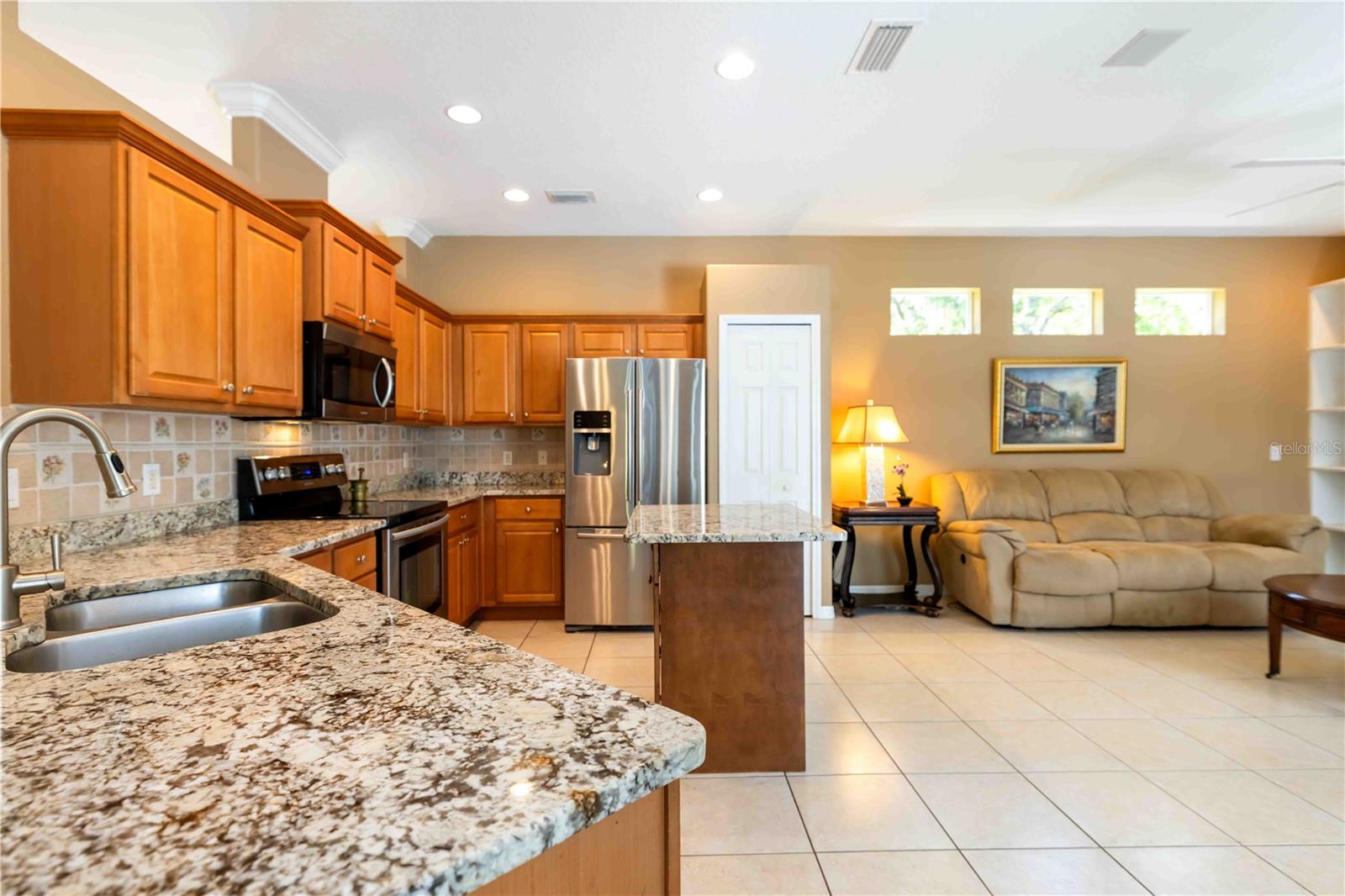 UNIVERSITY PLACE - Residential