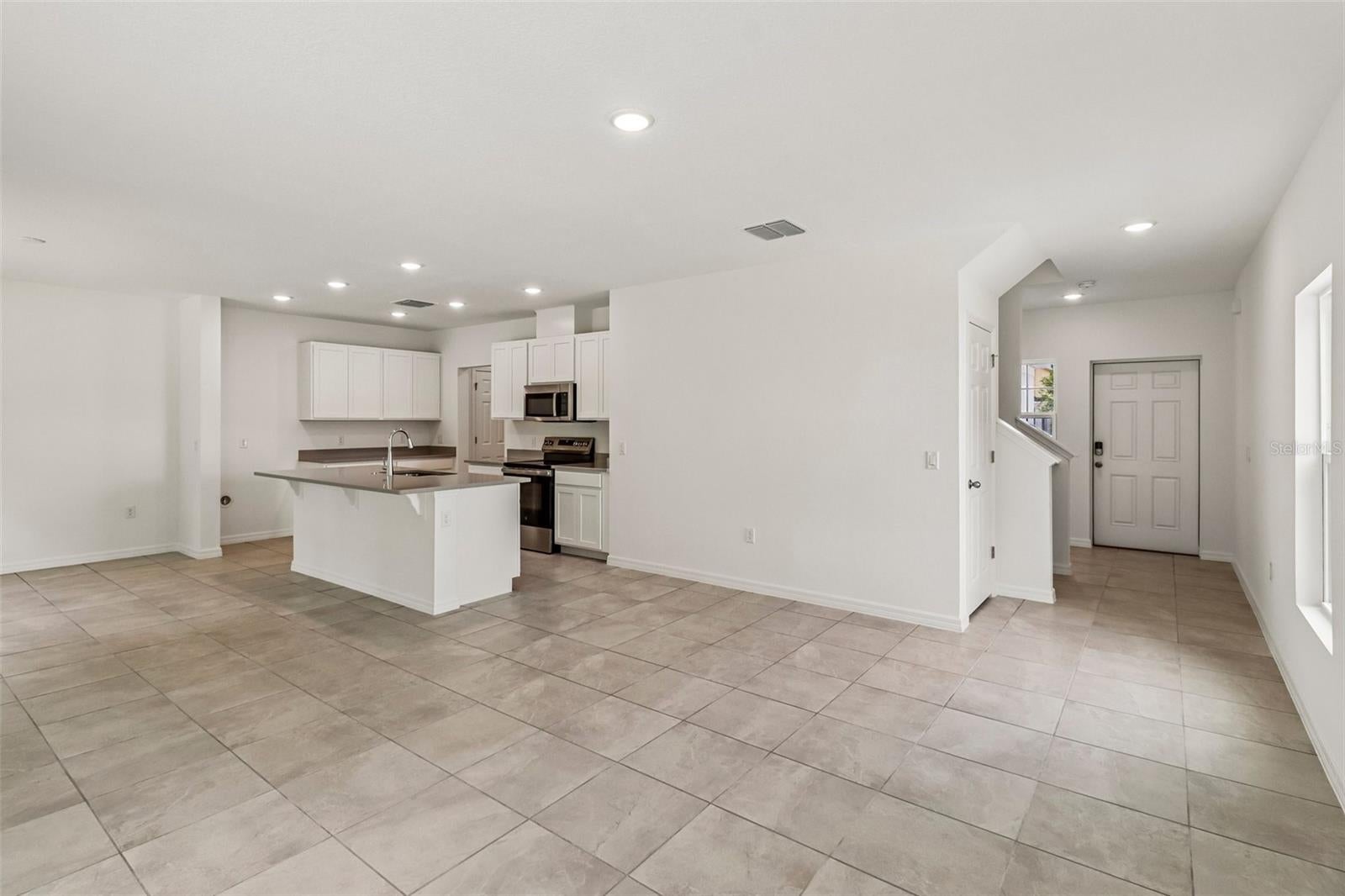 1113 MAJESTY PALM CIRCLE