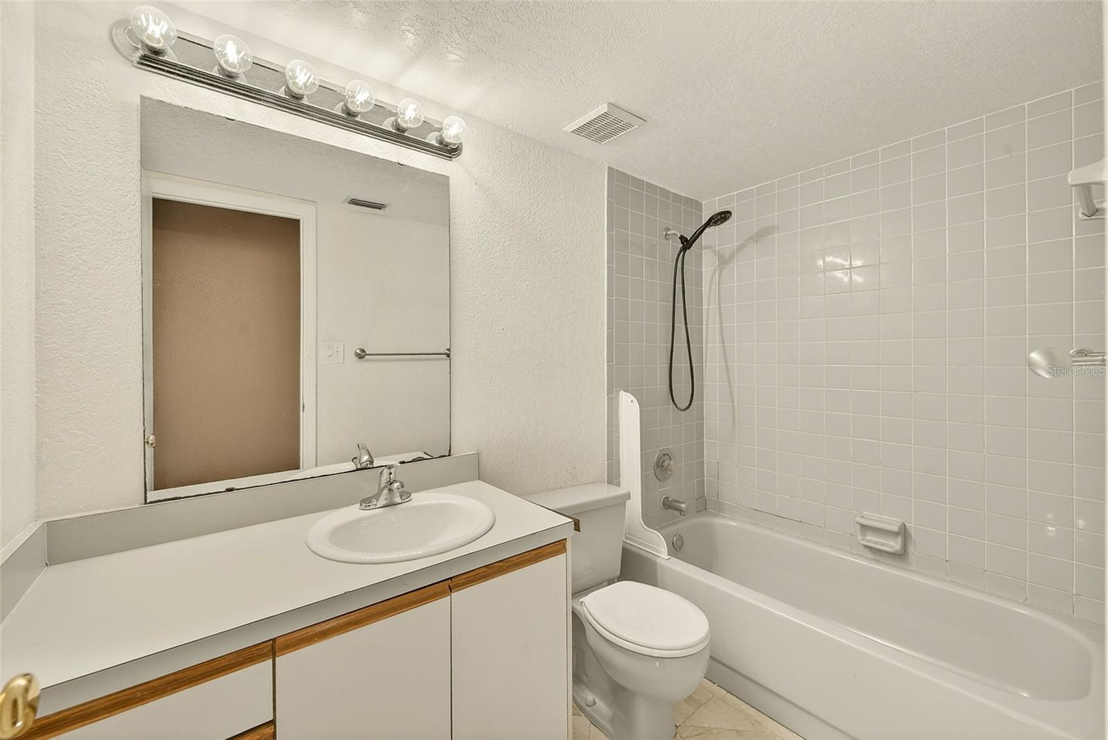 LAKE FOREST CONDO - Residential