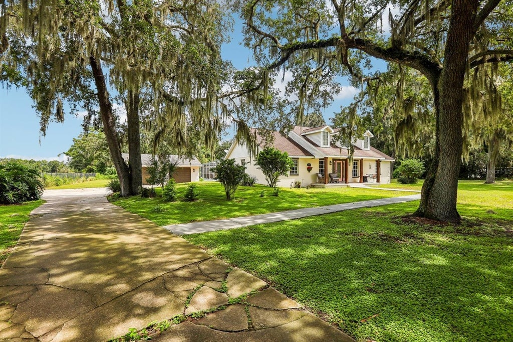 Photo of 408 Holloway Road, Plant City, FL 33567 (MLS # TB8538763)