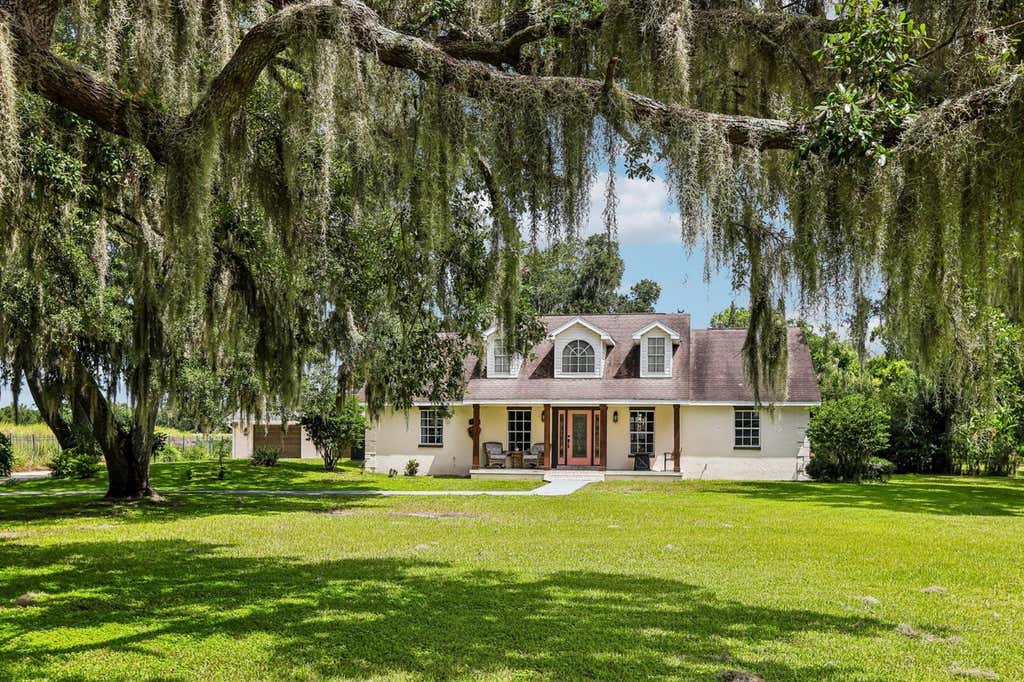 Photo of 408 Holloway Road, Plant City, FL 33567 (MLS # TB8538763)