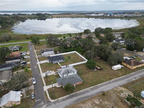 A home in LAKE ALFRED