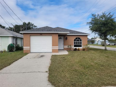 A home in LAKE ALFRED