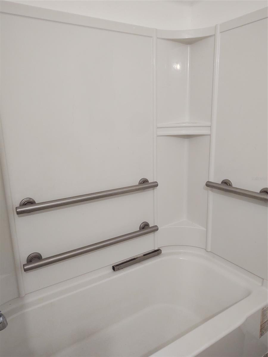 Village Green Twnhs Condo - Residential