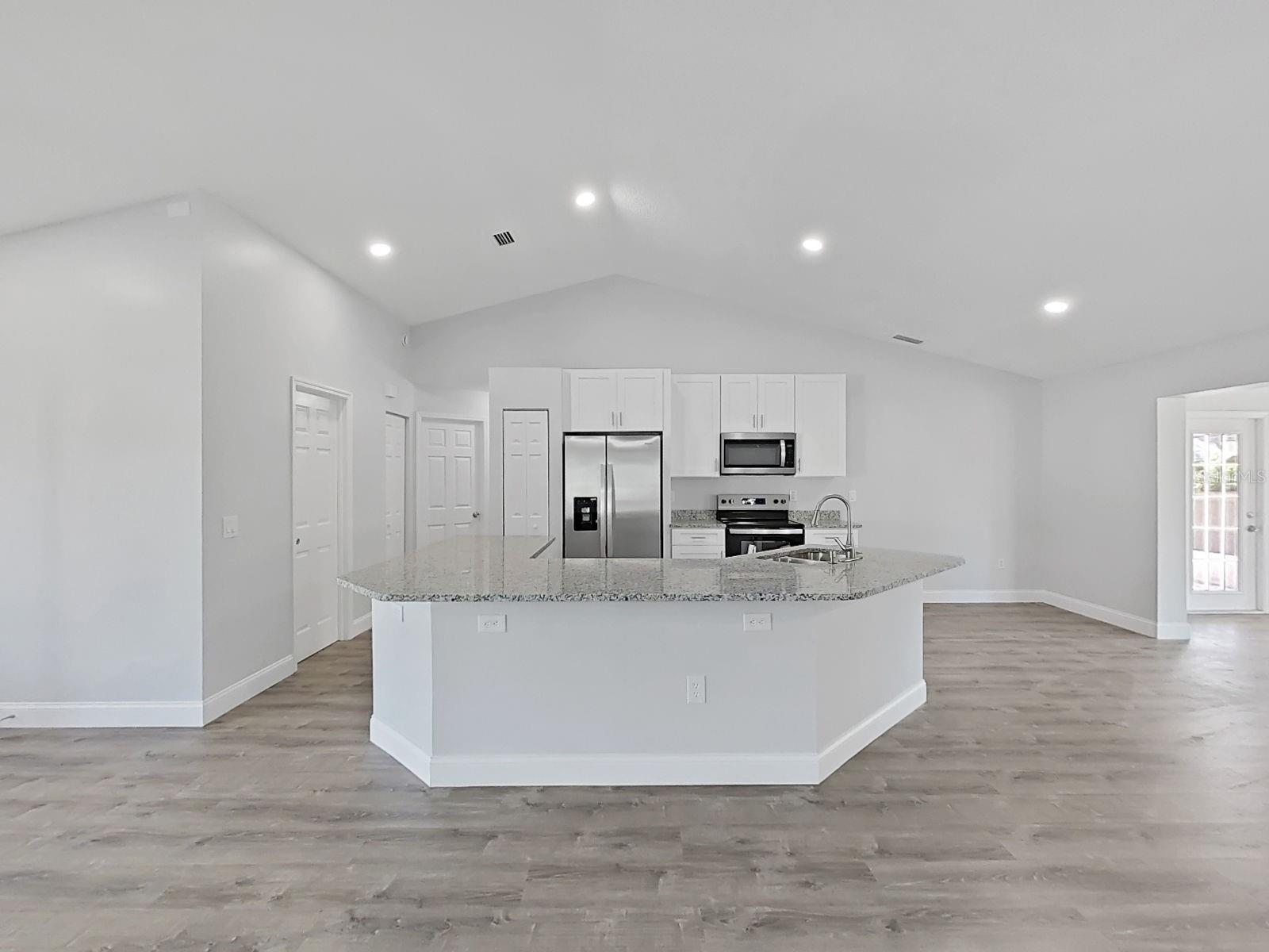 RAINBOW OAKS - Residential