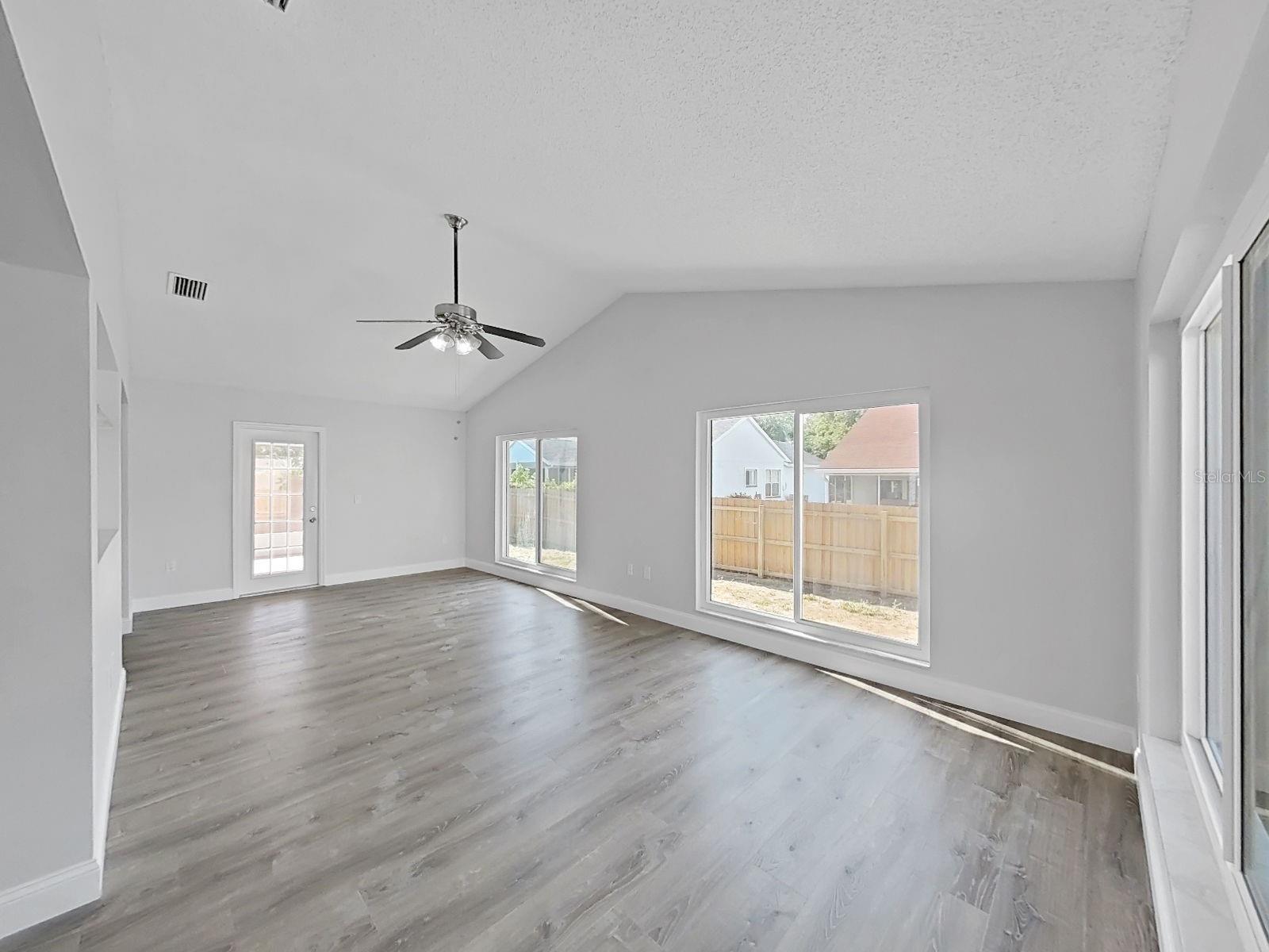 RAINBOW OAKS - Residential