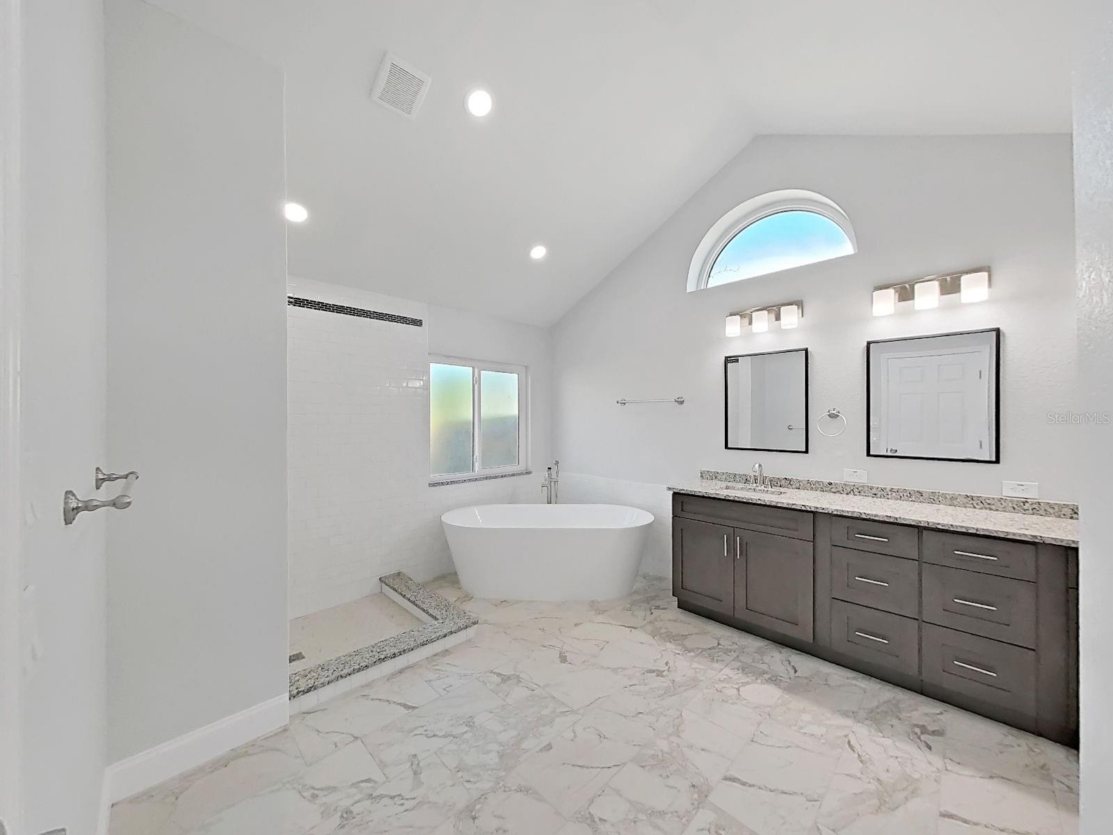 RAINBOW OAKS - Residential