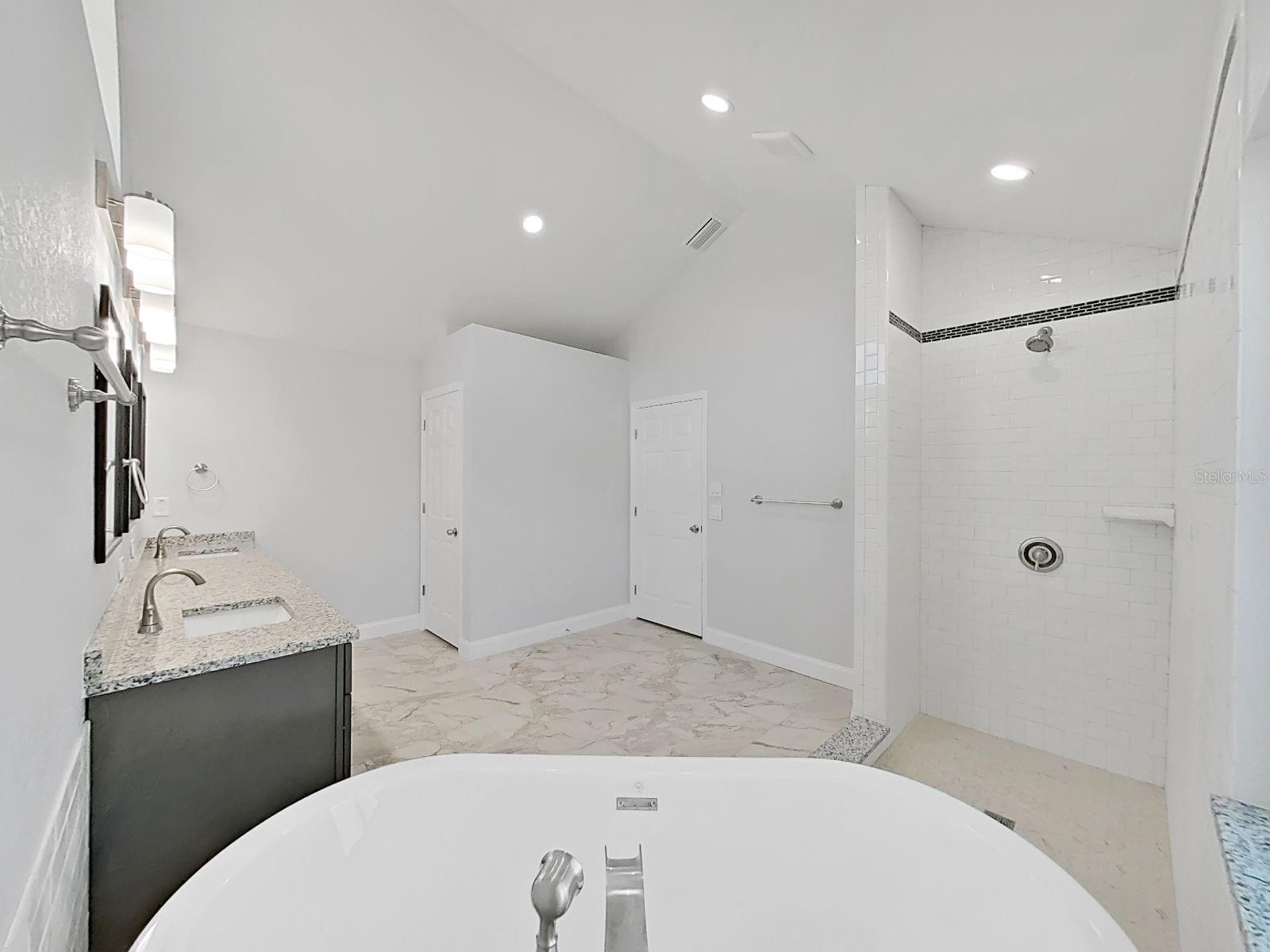 RAINBOW OAKS - Residential