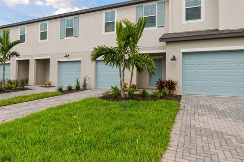 A home in PALMETTO