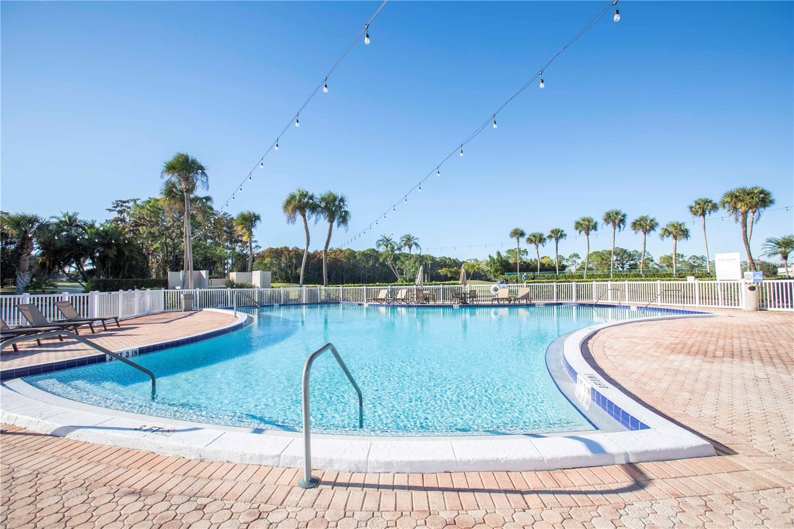 GOLF VIEW VILLAS CONDO 05 - Residential