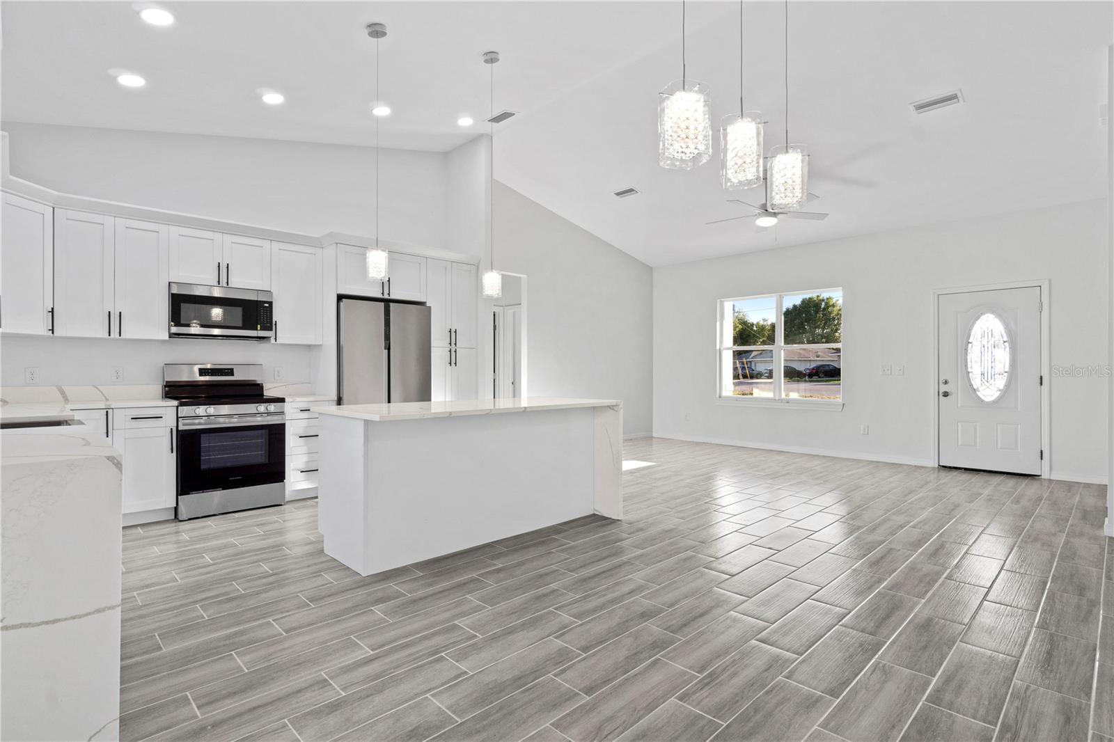 SILVER SPGS SHORES UN #25 - Residential